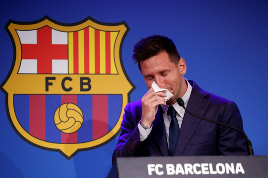 Messi khóc nức nở, nói đã làm tất cả để ở lại Barcelona, chưa đạt thỏa thuận với PSG
