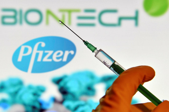 BioNTech: Tiêm liều thứ 3 tốt hơn điều chỉnh vắc xin để chống Delta và các biến thể mới