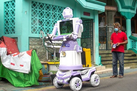 Robot từ đồ bỏ đi trở thành ‘người trợ giúp’ thời COVID-19