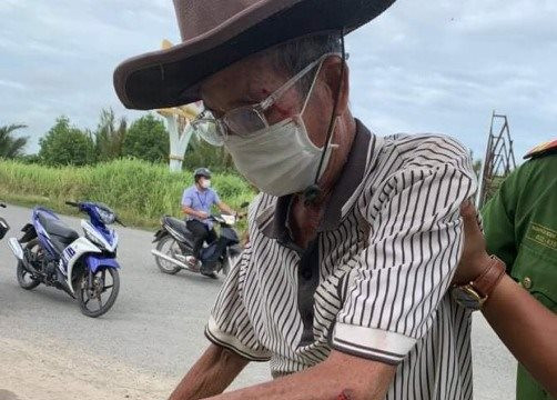 Đạp xe nhập cảnh ‘chui’ vào Việt Nam, ông cụ 84 tuổi dương tính COVID-19