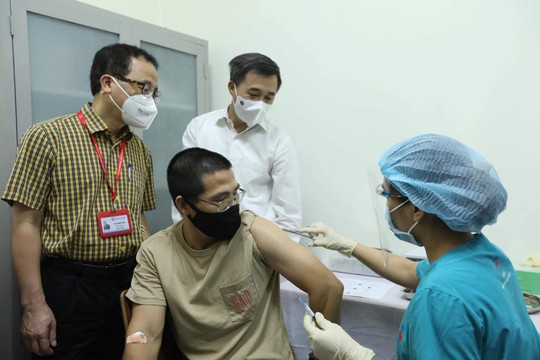100 tình nguyện viên tiêm thử nghiệm vắc xin phòng chống COVID-19 thứ 3 của Việt Nam