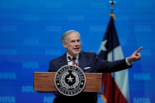 Chống đeo khẩu trang, Thống đốc Texas nhiễm COVID-19: ‘Nhờ tiêm vắc xin nên không có triệu chứng gì’