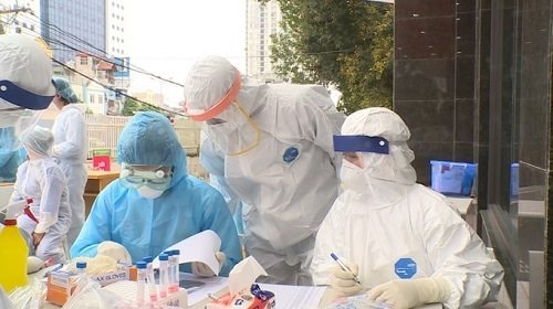 TP.HCM thống kê người nước ngoài gặp khó khăn để hỗ trợ và tiêm vắc xin