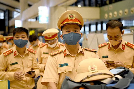 Cục CSGT tăng cường cán bộ chiến sĩ từ Hà Nội vào TP.HCM chống dịch