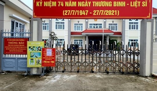 Cà Mau: UBND phường đóng cổng vì ngại người dân đến xin giấy đi đường