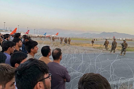 Mỹ đánh chặn 5 tên lửa nhắm vào sân bay Kabul