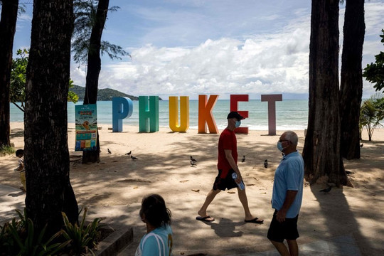 Số ca nhiễm ngày một tăng, du lịch “hộp cát Phuket” của Thái Lan có nguy cơ sụp đổ