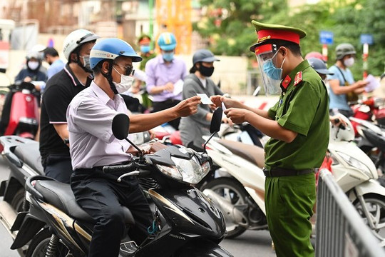 Chi tiết về 6 nhóm người dự kiến được cấp giấy đi đường tại Hà Nội