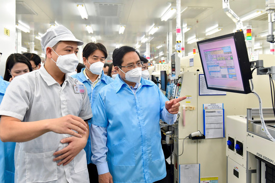 Thủ tướng đề nghị Samsung hỗ trợ Việt Nam thực hiện chiến lược vắc xin