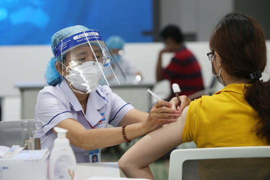 Hà Nội chuẩn bị xét nghiệm và tiêm vắc xin thần tốc cho 100% người dân