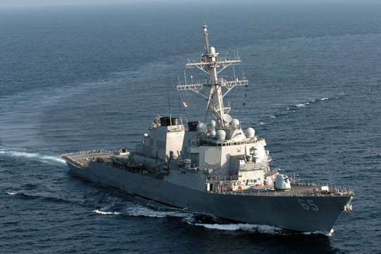 Tàu chiến Mỹ thách thức Luật An toàn Giao thông Hàng hải của Trung Quốc