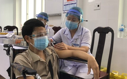 Bệnh viện ở Cần Thơ tiêm vắc xin phòng COVID-19 cho hơn 160 người khuyết tật