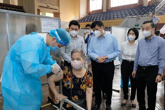 Bộ Y tế: Đến 15.9, toàn bộ người trưởng thành ở Hà Nội sẽ được tiêm vắc  xin