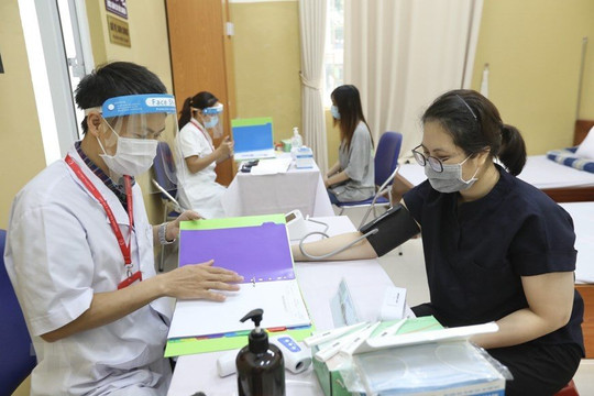 Thêm 9 ca nhiễm mới, Hà Nội thần tốc tiêm vắc xin cho người dân trên địa bàn