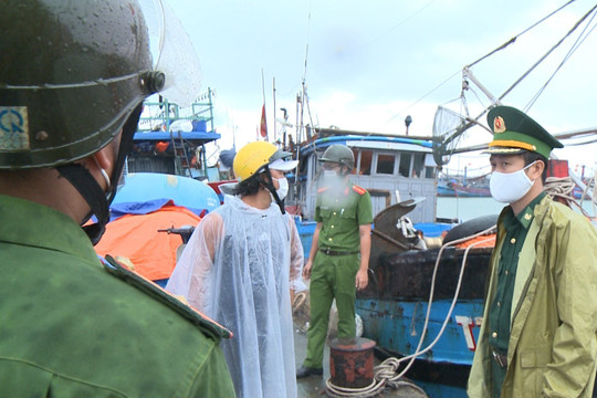Thừa Thiên - Huế: Khẩn trương di dời dân, cấm người dân ra khỏi nhà để tránh bão