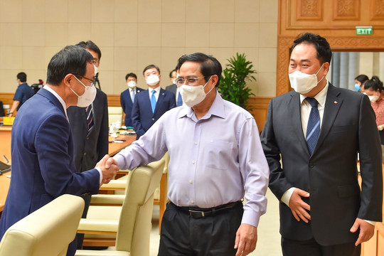 Thủ tướng làm việc với Đại sứ và các doanh nghiệp Hàn Quốc 