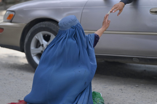Nghèo đói có thể tàn phá phụ nữ Afghanistan như Taliban