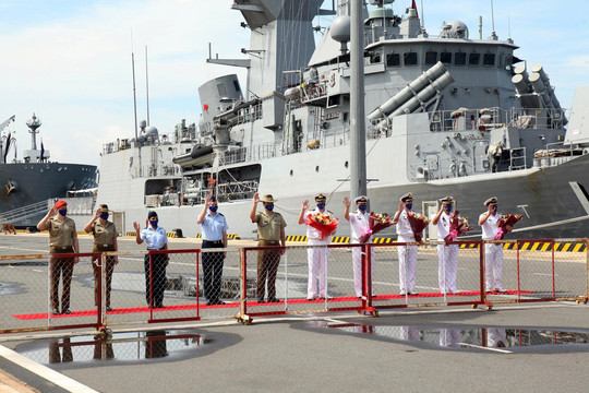 Được sự đồng ý của Bộ Quốc phòng, nhóm tác chiến hải quân Úc ghé thăm Việt Nam
