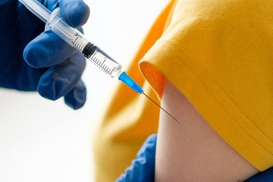 Thử nghiệm vắc xin đầu tiên tăng cường chống các biến thể SARS-CoV-2 