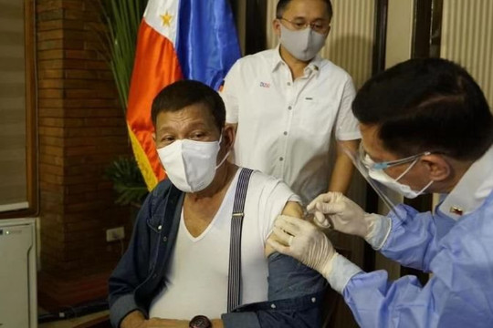 Chuyên gia Philippines khuyên người dân đừng kén chọn khi tiêm vì vắc xin Mỹ tới đây rất hiếm