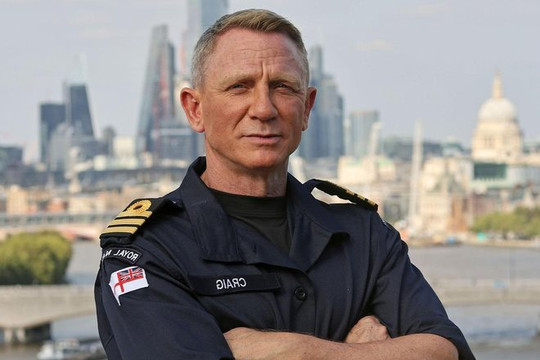 "Điệp viên 007" Daniel Craig được phong Sĩ quan Hải quân Hoàng gia Anh