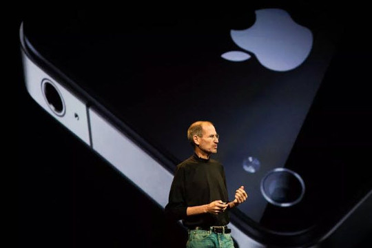 Steve Jobs ném nguyên mẫu iPhone để gây ấn tượng với 20 nhà báo