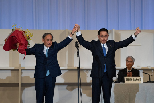 Nội các của Thủ tướng Suga từ chức mở đường cho chính phủ mới nhậm chức