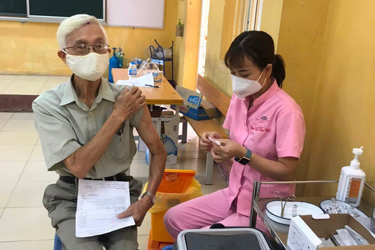 TP.HCM được nhận thêm hơn 170.000 liều, Hà Nội nhận 60.000 liều vắc xin