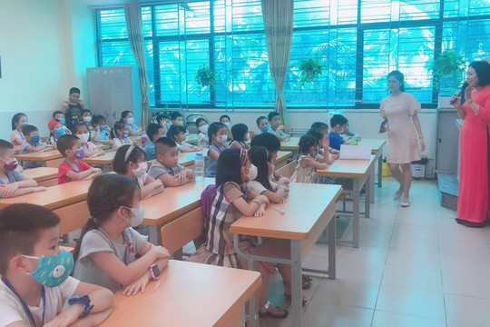 Hà Nội yêu cầu 100% giáo viên tiêm vắc xin COVID-19 khi học sinh đi học trở lại