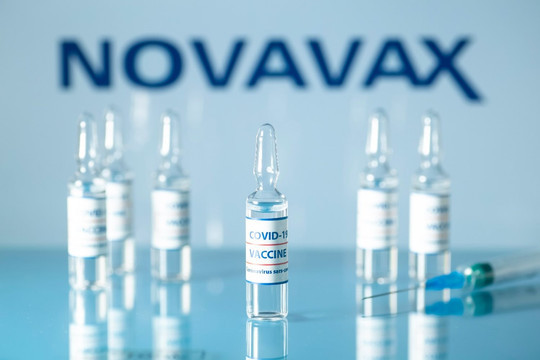 Người thử nghiệm nhận 2 liều vắc xin Novavax ở Anh được tiêm thêm 2 liều Pfizer để đi du lịch