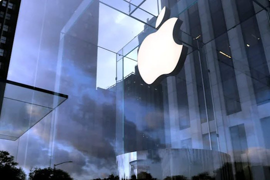 Nhân viên bảo vệ cửa hàng Apple bị khách đâm vì yêu cầu đeo khẩu trang