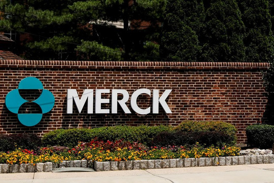 Merck xin FDA cấp phép thuốc uống kháng vi rút SARS-CoV-2 đầu tiên được nhiều nước tranh mua