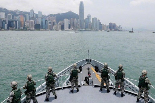 Trung Quốc vừa nói muốn thống nhất hòa bình với Đài Loan, quân đội đã khoe cuộc tập trận sát đảo