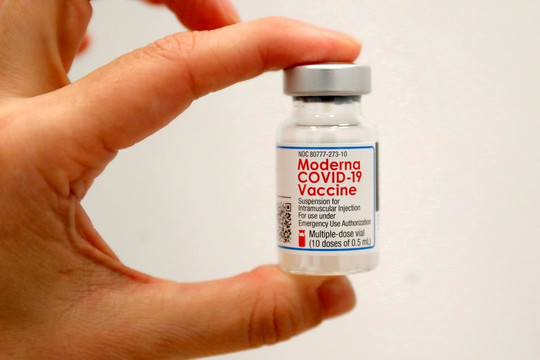Israel nói tiêm liều 3 vắc xin Pfizer giúp giảm ca COVID-19 nặng, khuyến khích Mỹ phê duyệt liều 3 Moderna