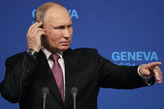 Nga xem xét thay thế USD trong giao dịch dầu, ông Putin nói về bitcoin
