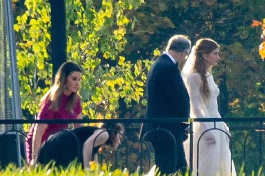 Chiếc váy cưới xa xỉ của con gái tỷ phú Bill Gates