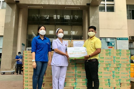 Vinasoy tặng 50.000 hộp sữa Fami cho các nữ y bác sĩ tuyến đầu chống dịch