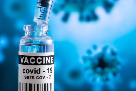 FDA phê duyệt liều Moderna và J&J tăng cường, ủng hộ tiêm kết hợp vắc xin COVID-19 khác nhau