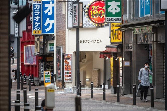 Số ca mắc COVID-19 giảm kỷ lục, Tokyo lên kế hoạch mở cửa nhà hàng 