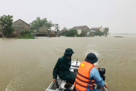 Thời tiết xấu, Đông Bắc Bộ và Trung Bộ tiếp tục có mưa rất to