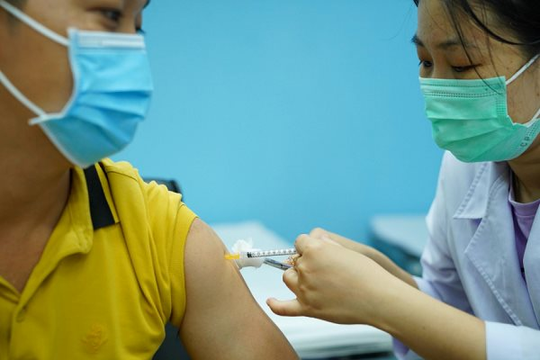 TP.HCM sẽ tiêm mũi 3, 4 vắc xin phòng COVID-19 cho người dân vào năm 2022