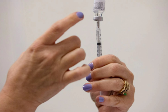 Mũi vắc xin Pfizer thứ 3 giúp giảm đáng kể nguy cơ tử vong do COVID-19