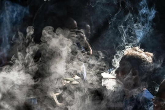 Xã hội già hóa của Trung Quốc đối diện với vấn nạn thuốc lá