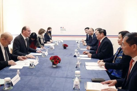 Hai Thủ tướng Việt Nam và Pháp trao đổi các vấn đề  liên quan Biển Đông