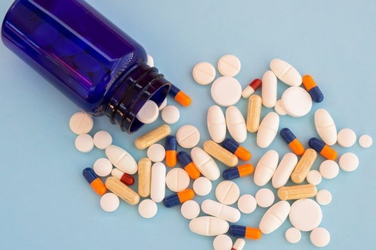 Hiệu quả, độ an toàn và giá thuốc uống điều trị COVID-19 của Pfizer so với molnupiriavr