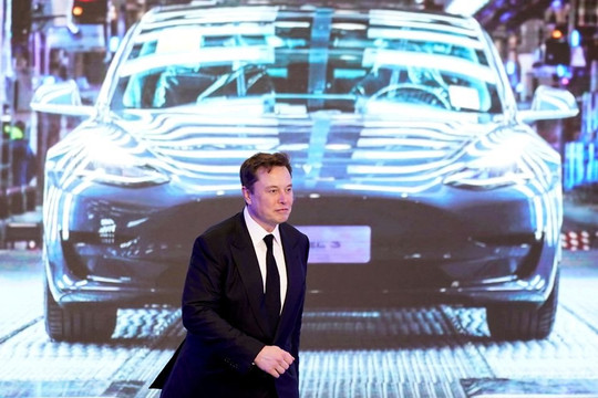 Phản đối ‘thuế tỷ phú’, người giàu nhất hành tinh hỏi 62,5 triệu người theo dõi Twitter việc bán cổ phiếu Tesla