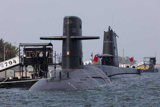 Đài Loan điều tàu ngầm tập trận phi pháp tại Trường Sa