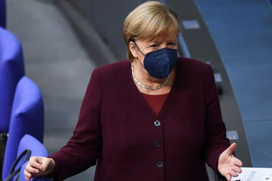 Tỷ lệ mắc COVID-19 ở Đức trong 7 ngày đạt kỷ lục, Thủ tướng Merkel khẩn thiết mong người chưa tiêm vắc xin nghĩ lại