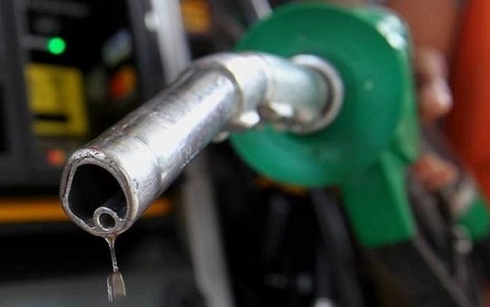 Giá xăng dầu liên tục tăng mạnh, quỹ bình ổn 'đuối sức'