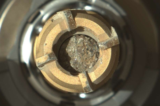 Robot NASA thu thập được mẫu đá sao Hỏa chứa khoáng chất có trên Trái đất